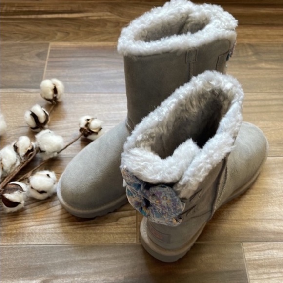 🌿UGG🌿 BAILEY BOW ABSTRACT SPLATTER BOOTS - Picture 7 of 15